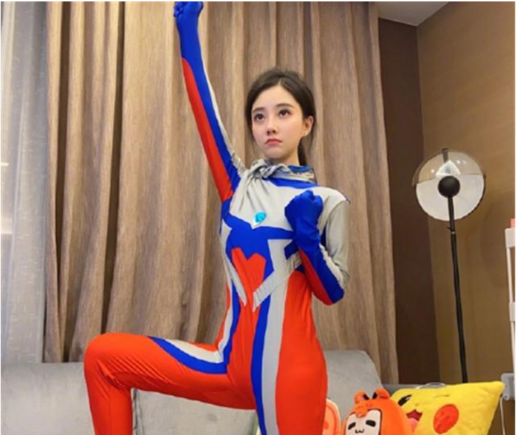冯提莫与呆妹儿cos装奥特曼,没有对比就没有伤害!