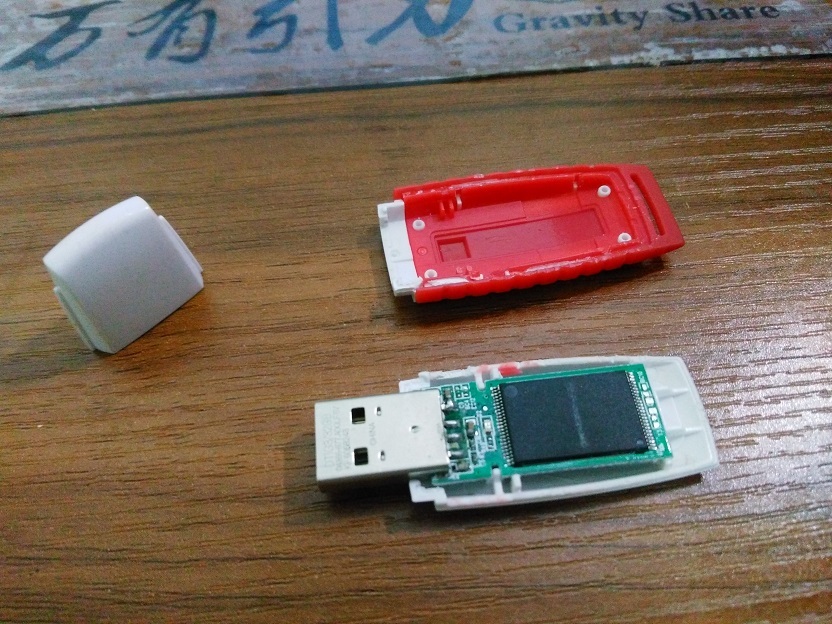 拆解一个u盘32g空间
