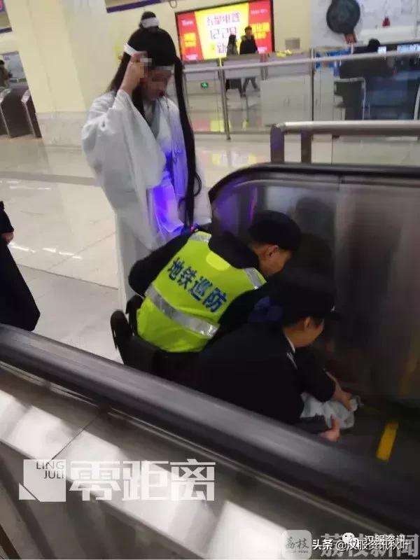 穿汉服如何搭扶梯图片,穿汉服如何搭扶梯图片大全