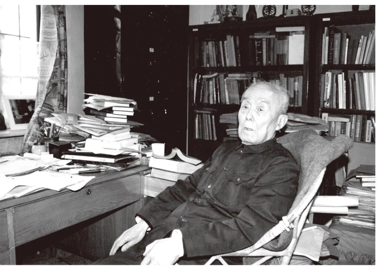 季羡林先生当年写《糖史》,每天骑着自行车去图书馆查阅资料,几乎翻