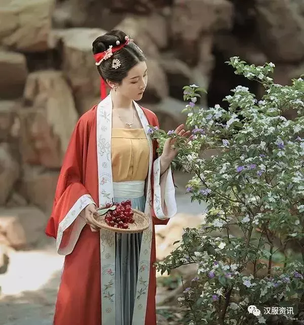 汉服上衣百搭女生穿,汉服上衣百搭女生穿什么颜色