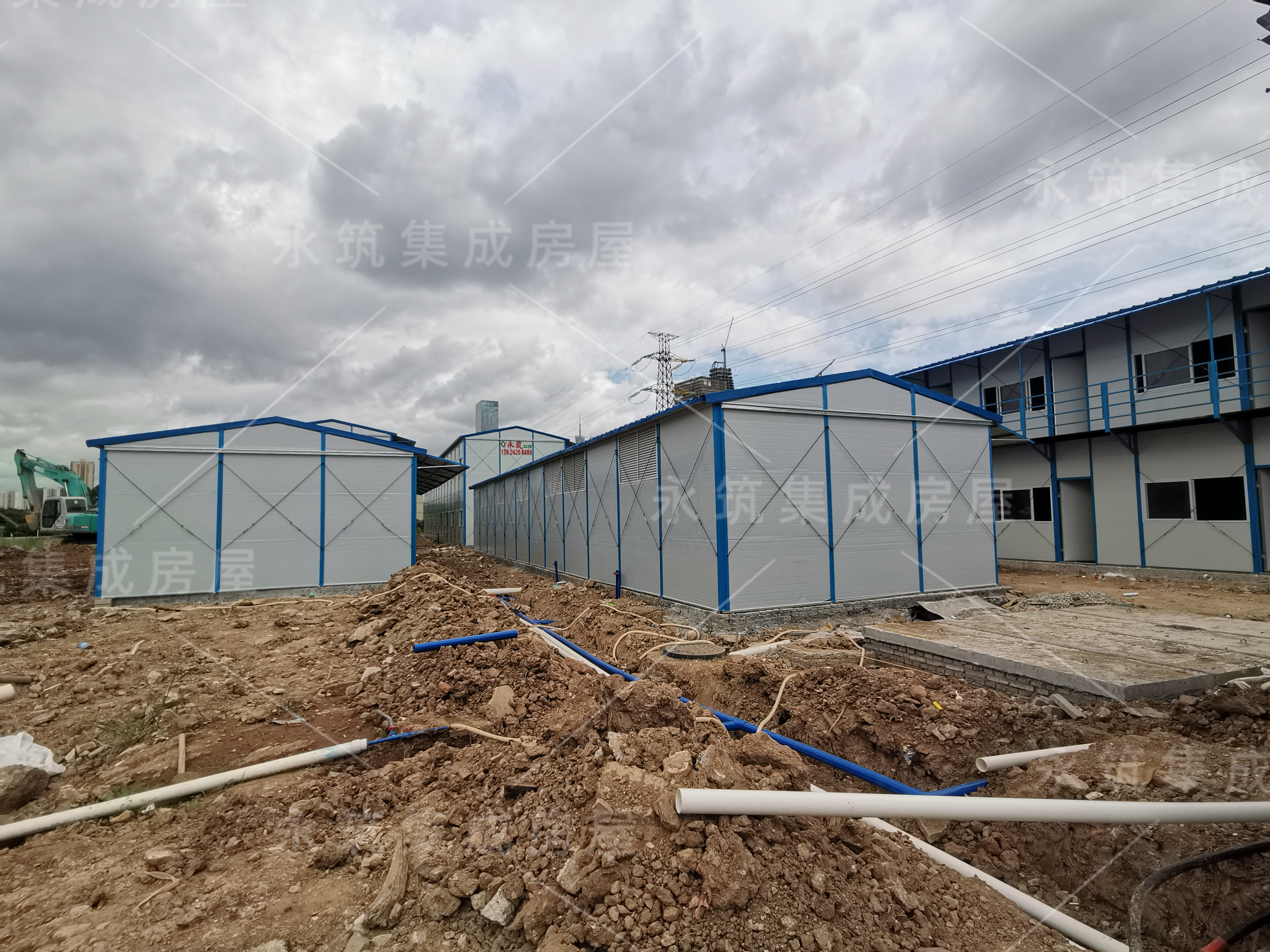住人活动板房的防水工作主要是防洪水,泥石流,山体滑坡,雨水造成电路
