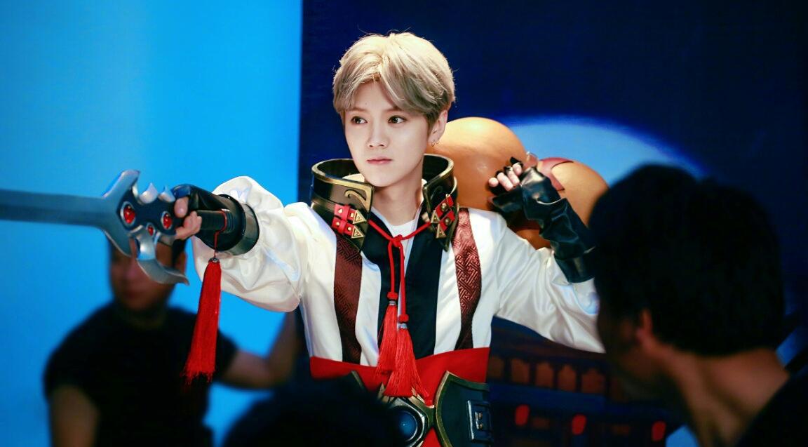 王者荣耀英雄撞脸明星:鹿晗神似李白?岳云鹏和他太像了!