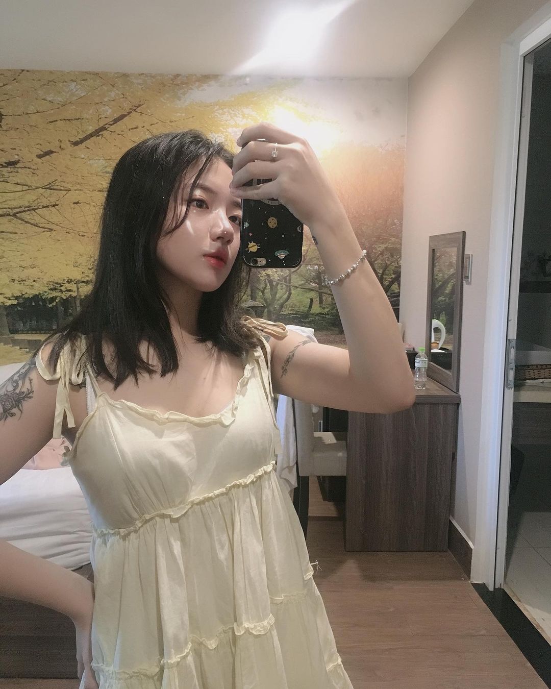 越南高中妹子制服拉紧展现「发育过人的上围」ig:tran