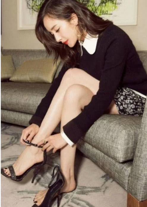 众所周知,高跟鞋是女人离不开的单品,可以不穿漂亮的裙子,但是很多