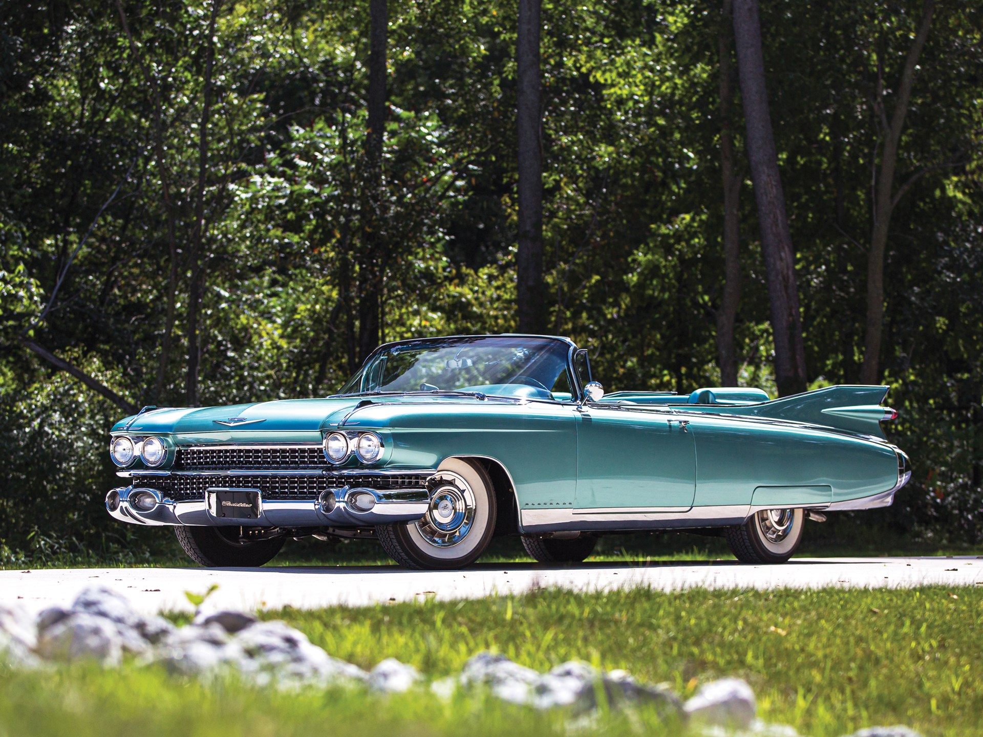 1959款 eldorado 堪称架在车轮上的"黄金帝国"