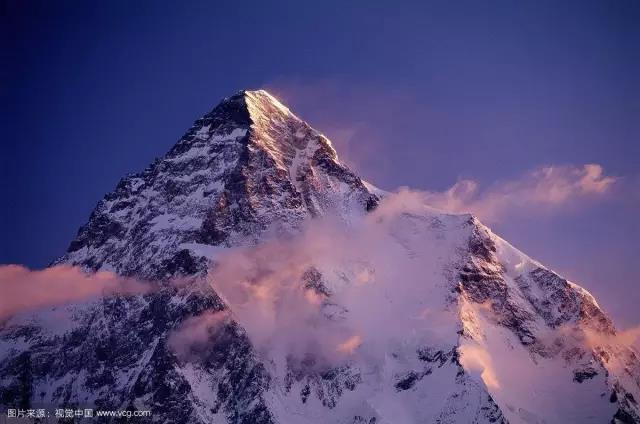 乔戈里峰又叫k2,是国际登山界公认的八千米以上 攀登难度最大的 山峰