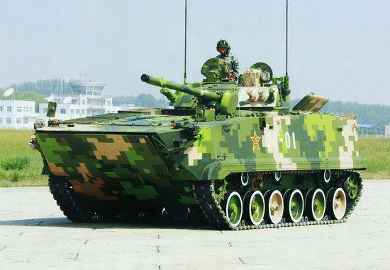 中国自主研发的第二代履带式步兵战车zbd04式步兵战车