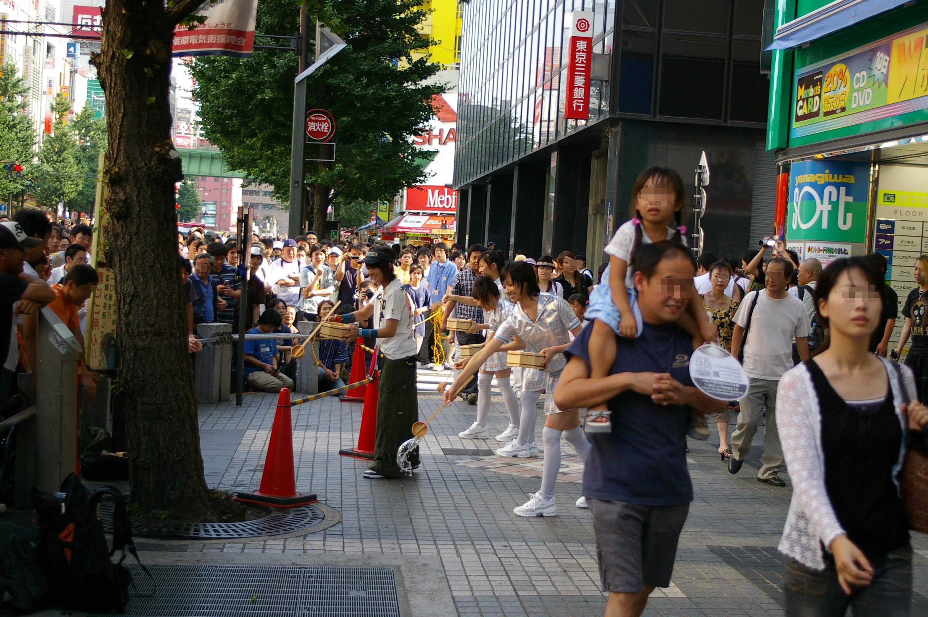 【perfume】珍贵史料—2005年秋叶原街头(2005年3月13日)