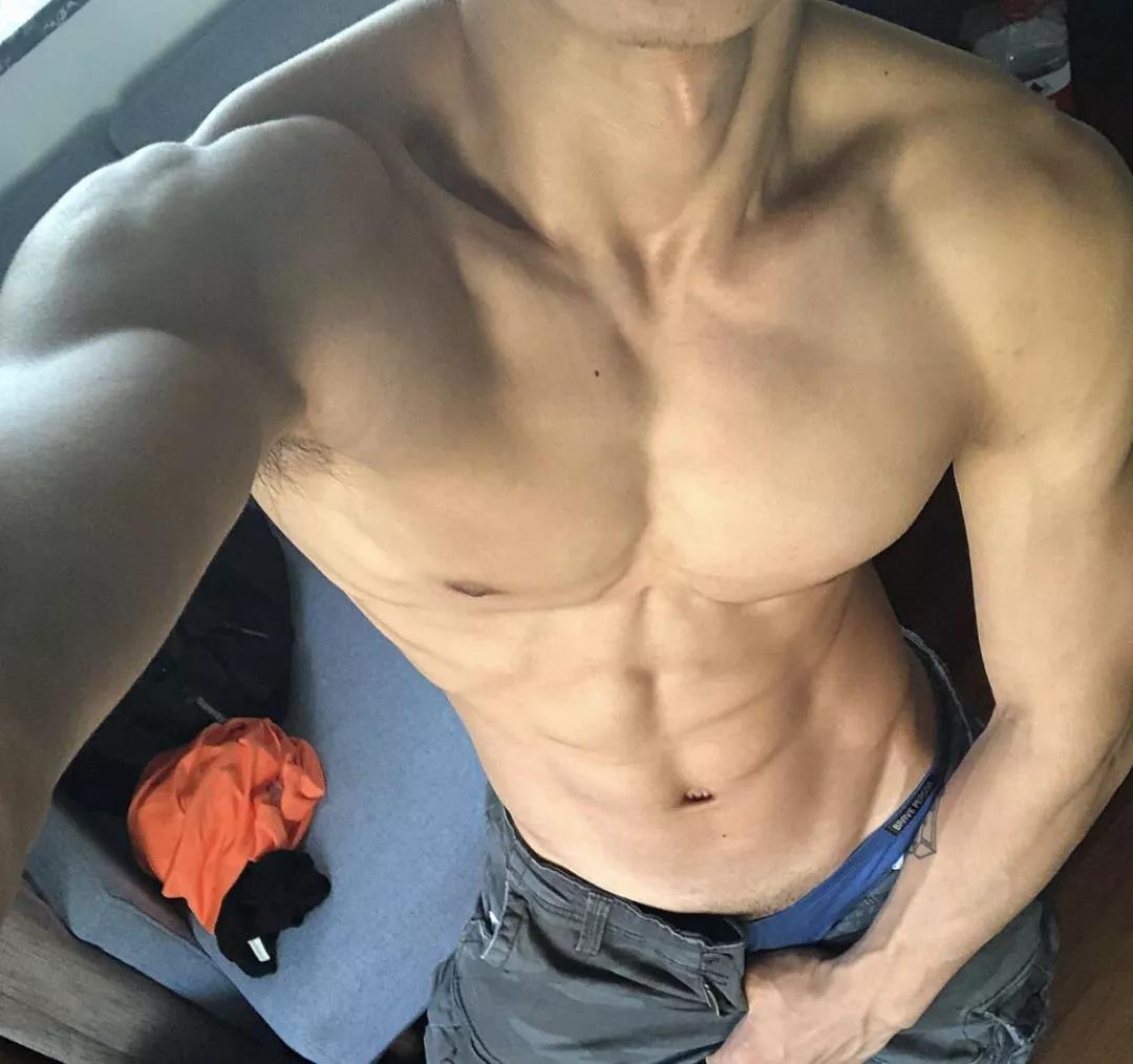 【秘】来自白袜体育生的秘密 男人味十足!