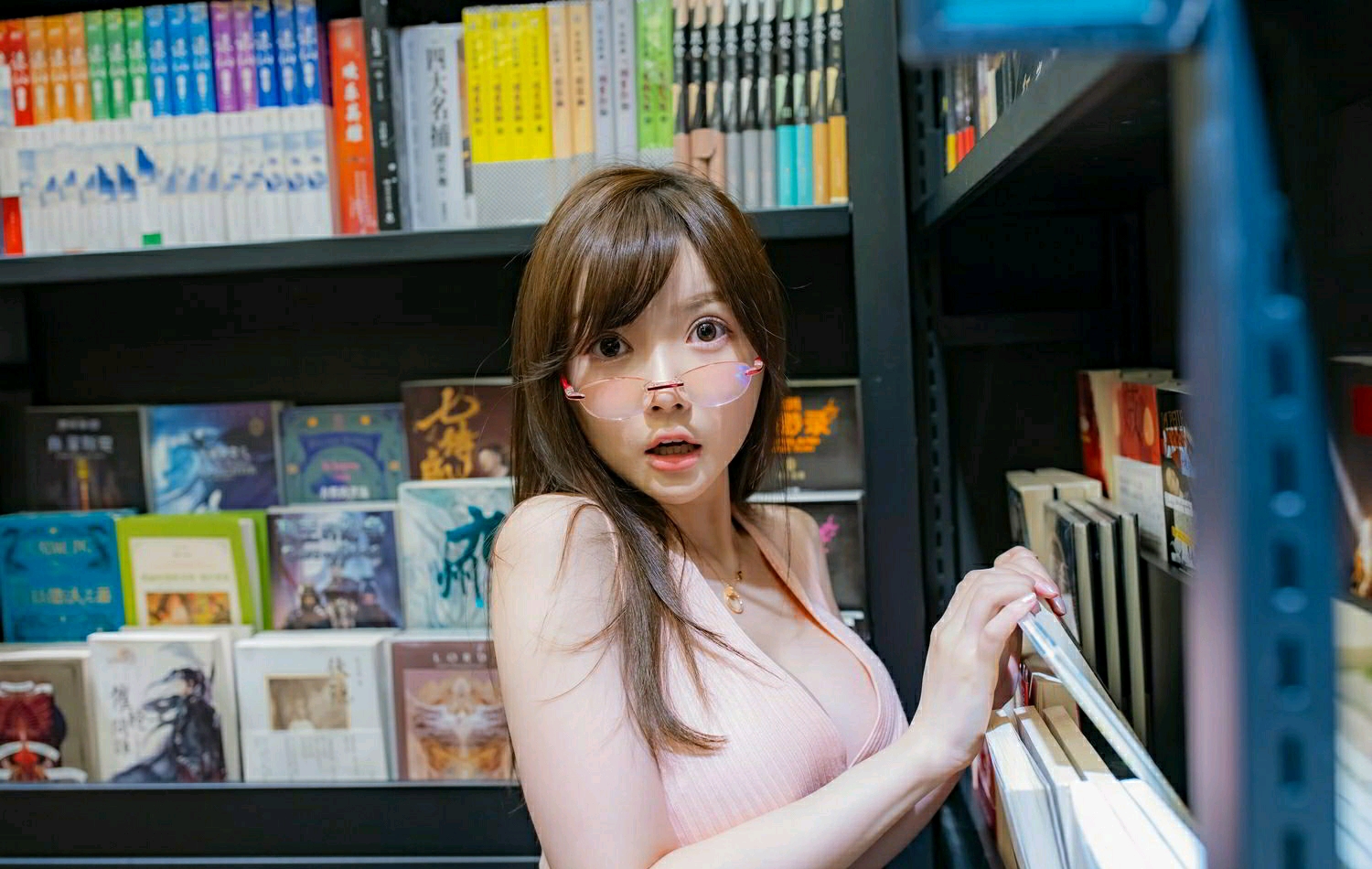通透明亮的书店眼镜ol糯美子mini