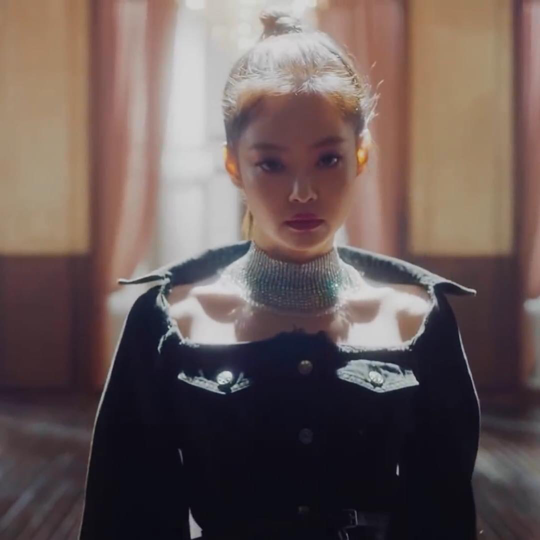 jennie solo 服装 2