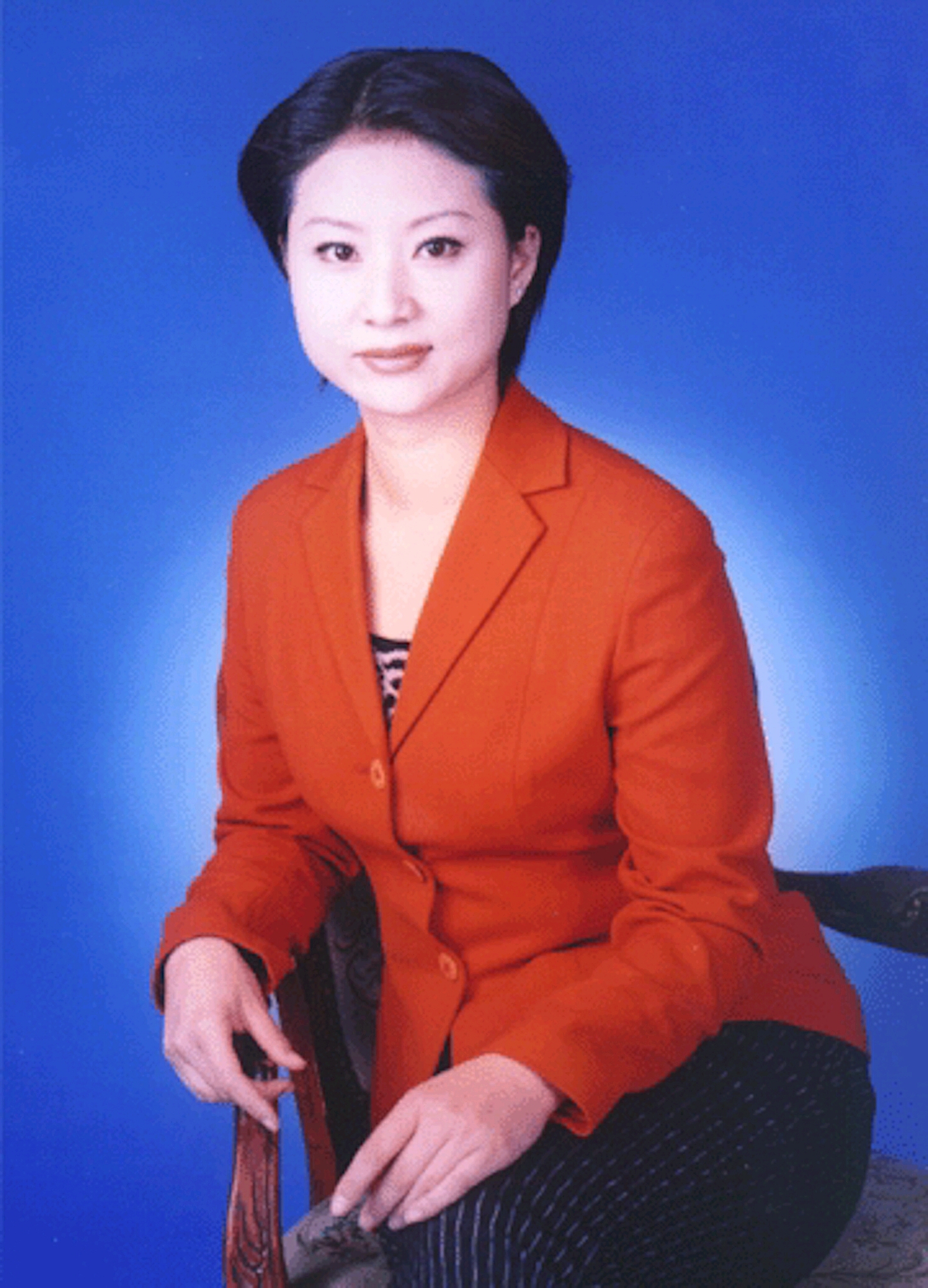 历年河南电视台节目主持人的背景蓝色