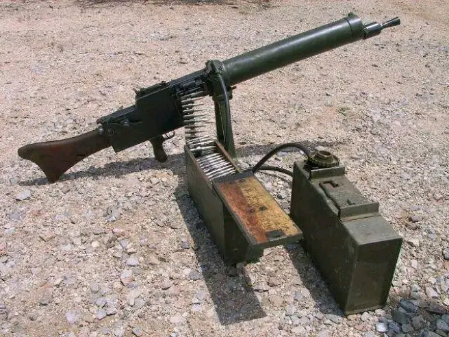 mk1,法国霍奇克斯(hotchkiss)m1914式和德国mg08重机枪都较为笨重,且