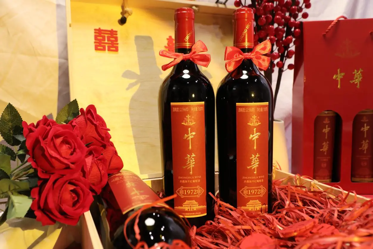 多新人青睐的新晋升首选婚宴酒，在网友分享的婚宴喜酒榜单中频繁现身。中华首次推出的即饮葡萄小酒，更是打