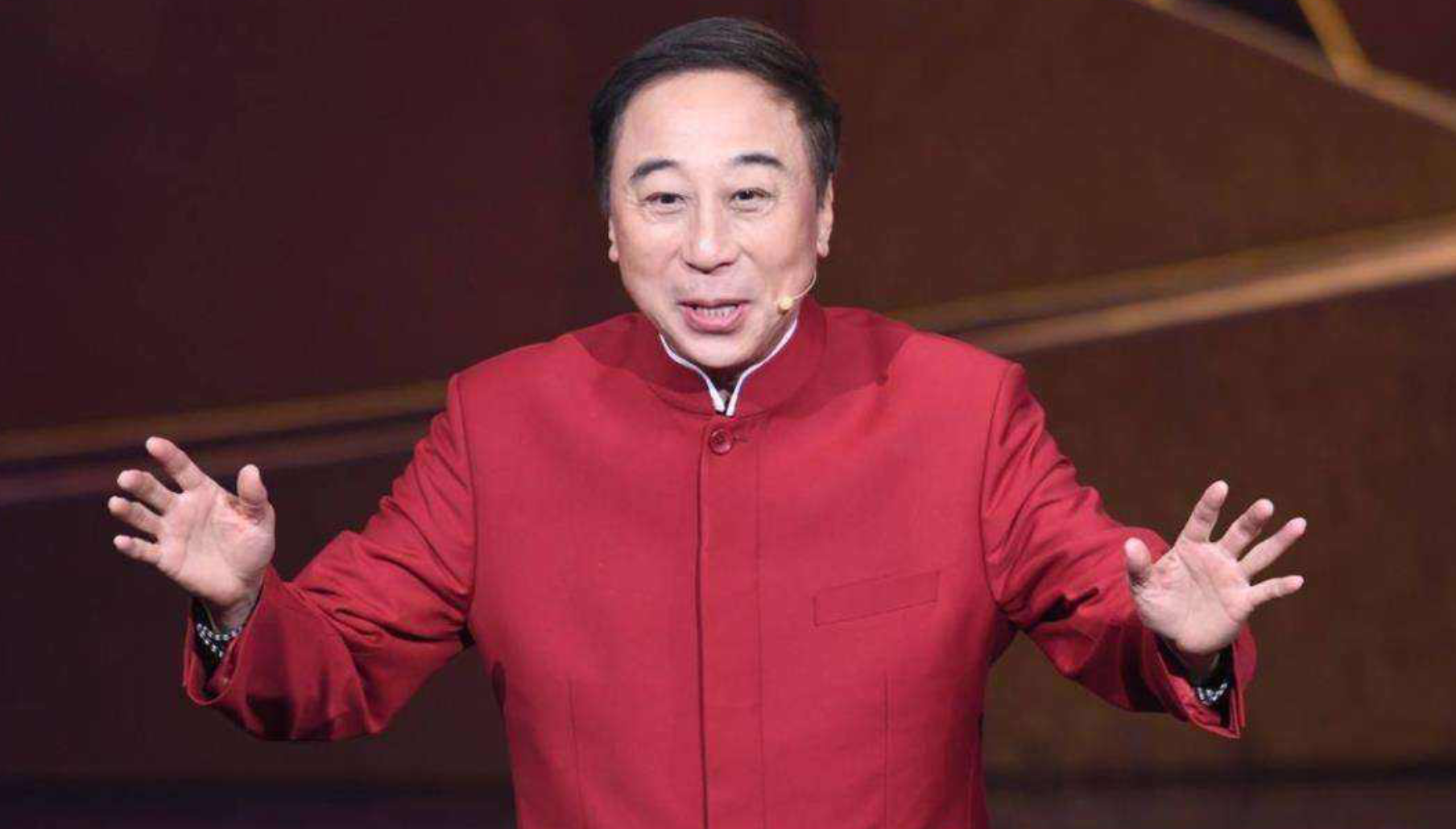 老艺术家人设遭质疑,冯巩捐款仅三块钱,为何却被喊话捐款第一!