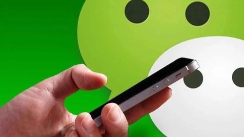 如果公司规章制度对请假方式没有具体的规定,因紧急情况通过微信向