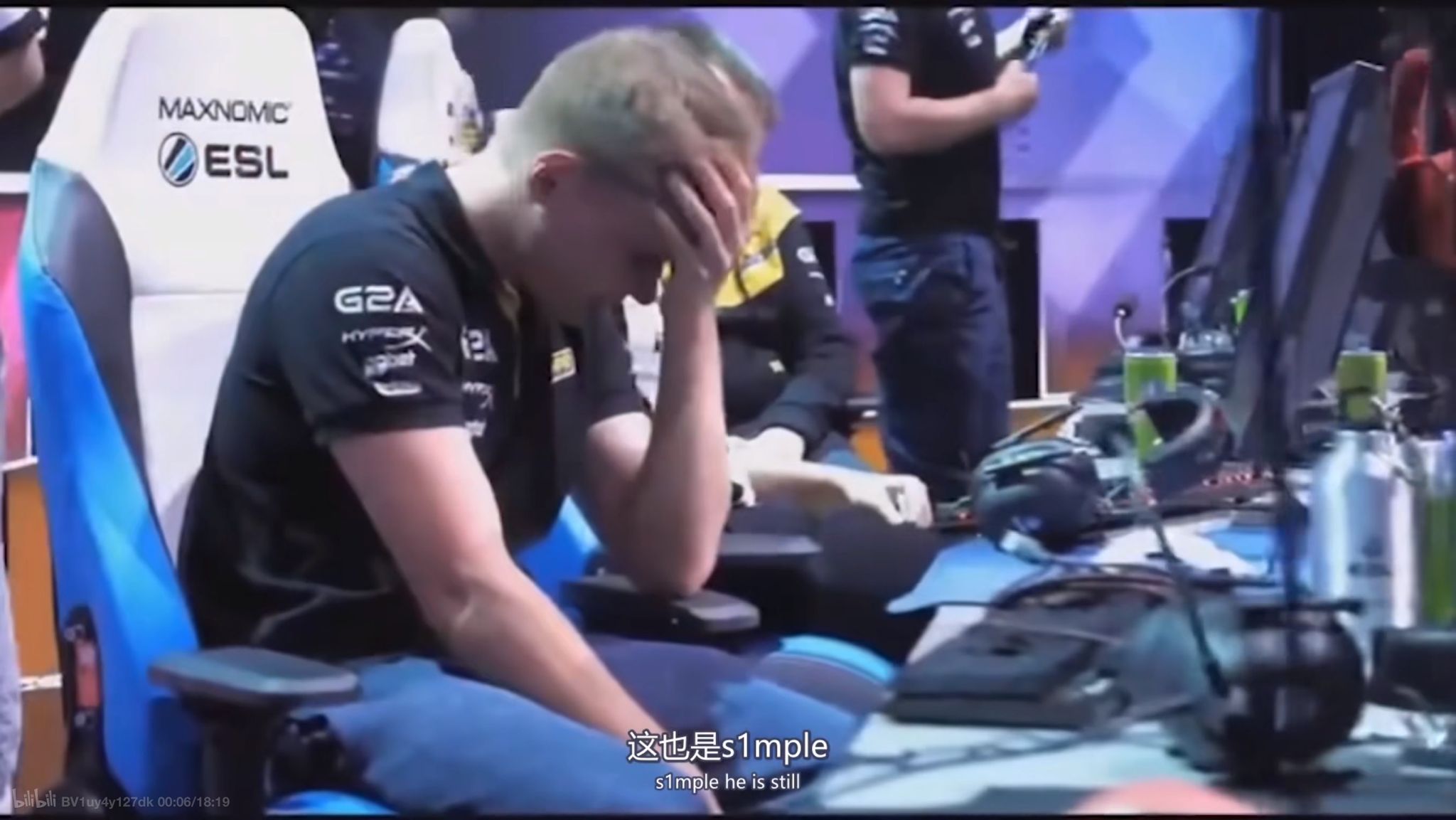 1 禁赛期间,s1mple去了flipsid3(f3)战队(战队几乎都是乌克兰人),并