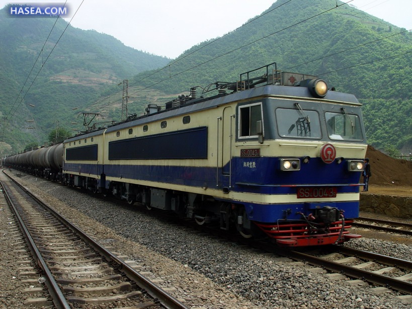 【韶山4型重载货运电力机车】