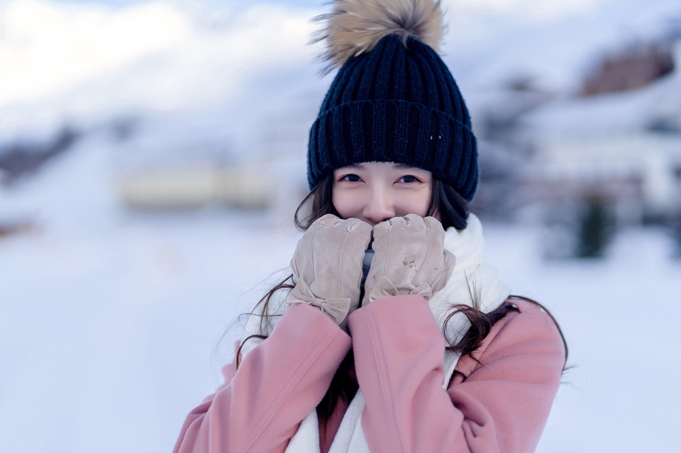 下雪天,如何拍出让人怦然心动的雪地人像?雪景人像拍摄指南
