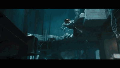 这部作品中主要讲述了全系列的主角,也是贯穿整个故事的线索——罗兰