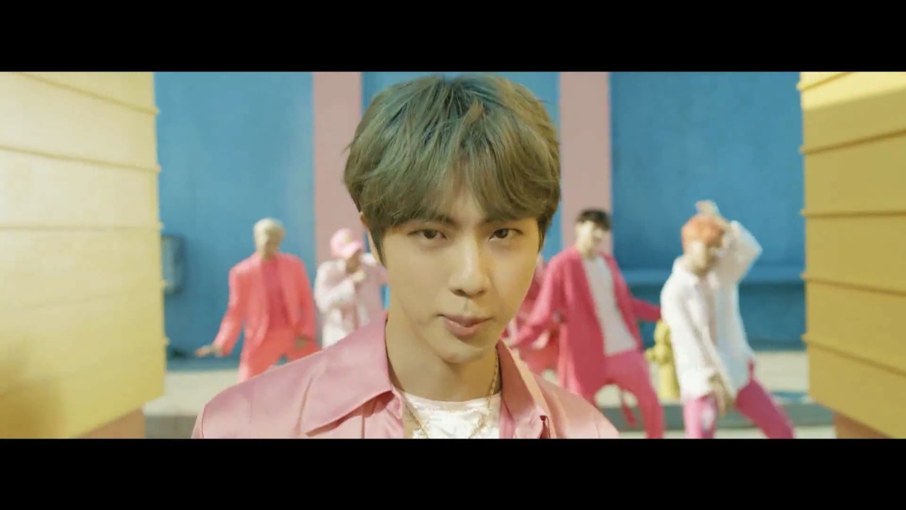 【防弹少年团】《boy with luv》mv色彩解析