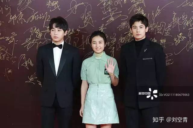 宋祖儿↓ 同款吴亦凡的嘴巴,不同款的待遇…… 不过……张子枫这是要