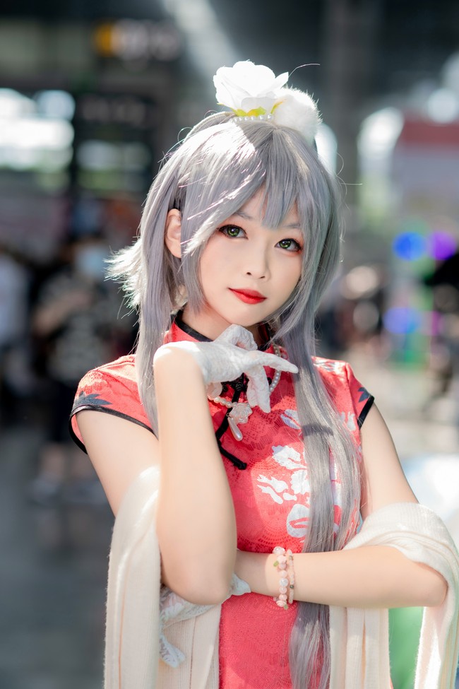 " coser:川岛柚茶 角色:洛天依_药旗袍 摄影:橙子,茄子 后期:丧师傅