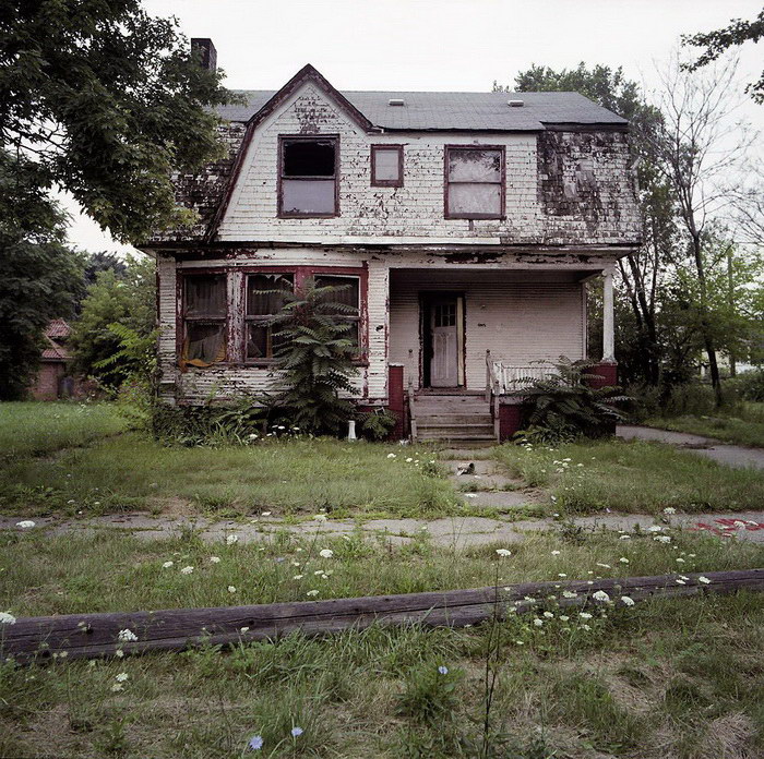 美国底特律的废弃房屋 都是独栋别墅 真的好可惜