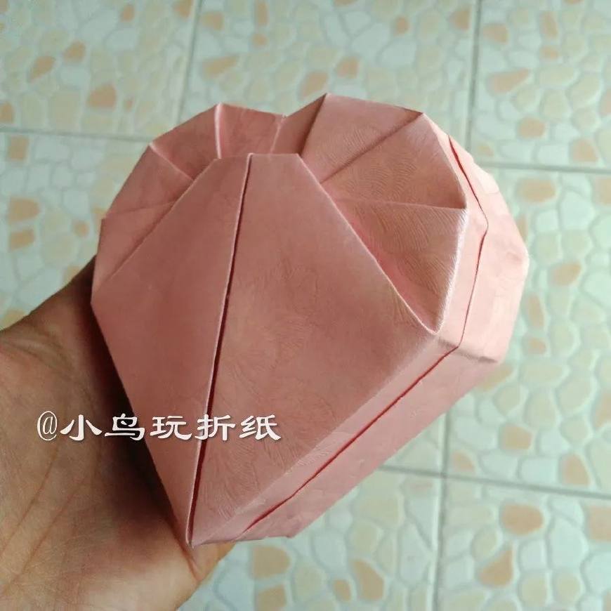 这样豪华的折纸爱心礼盒送出手,里面装什么已经不重要