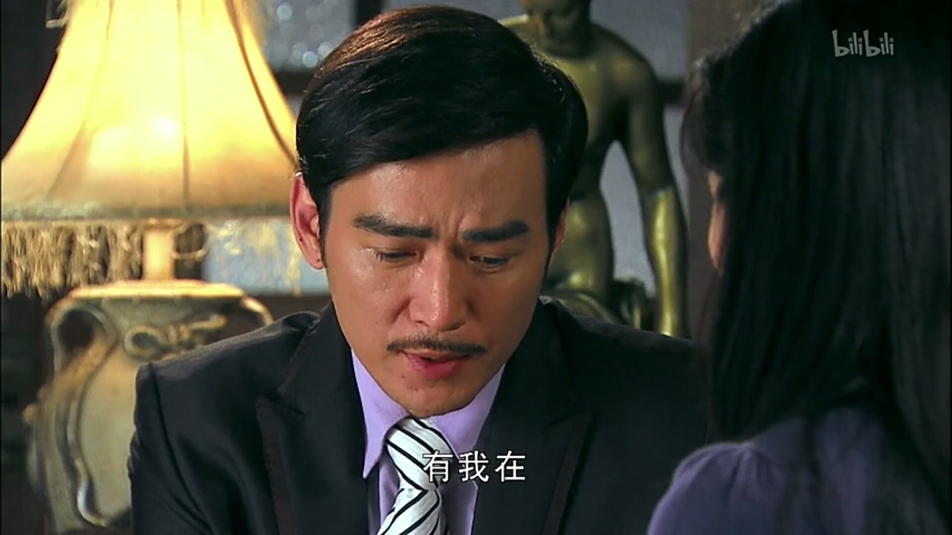 张墨白主动承担了照顾醉鬼的责任