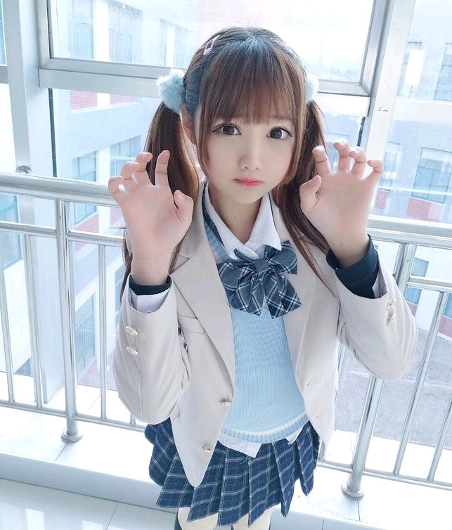 超可爱的双马尾jk萌妹子