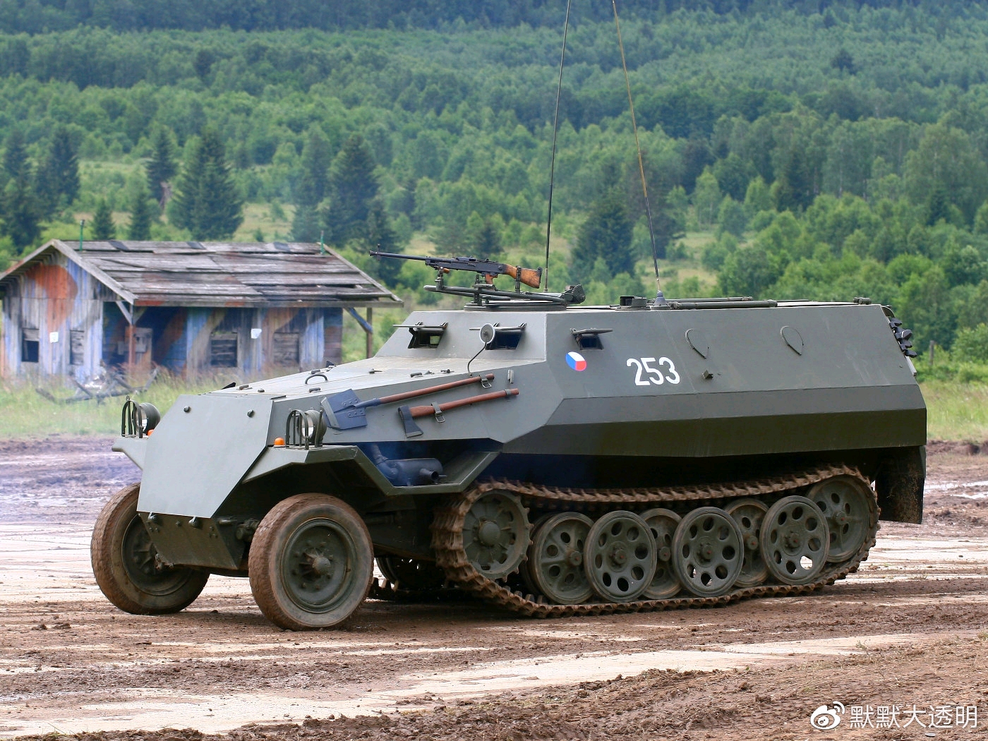 苏联btr-152装甲运兵车