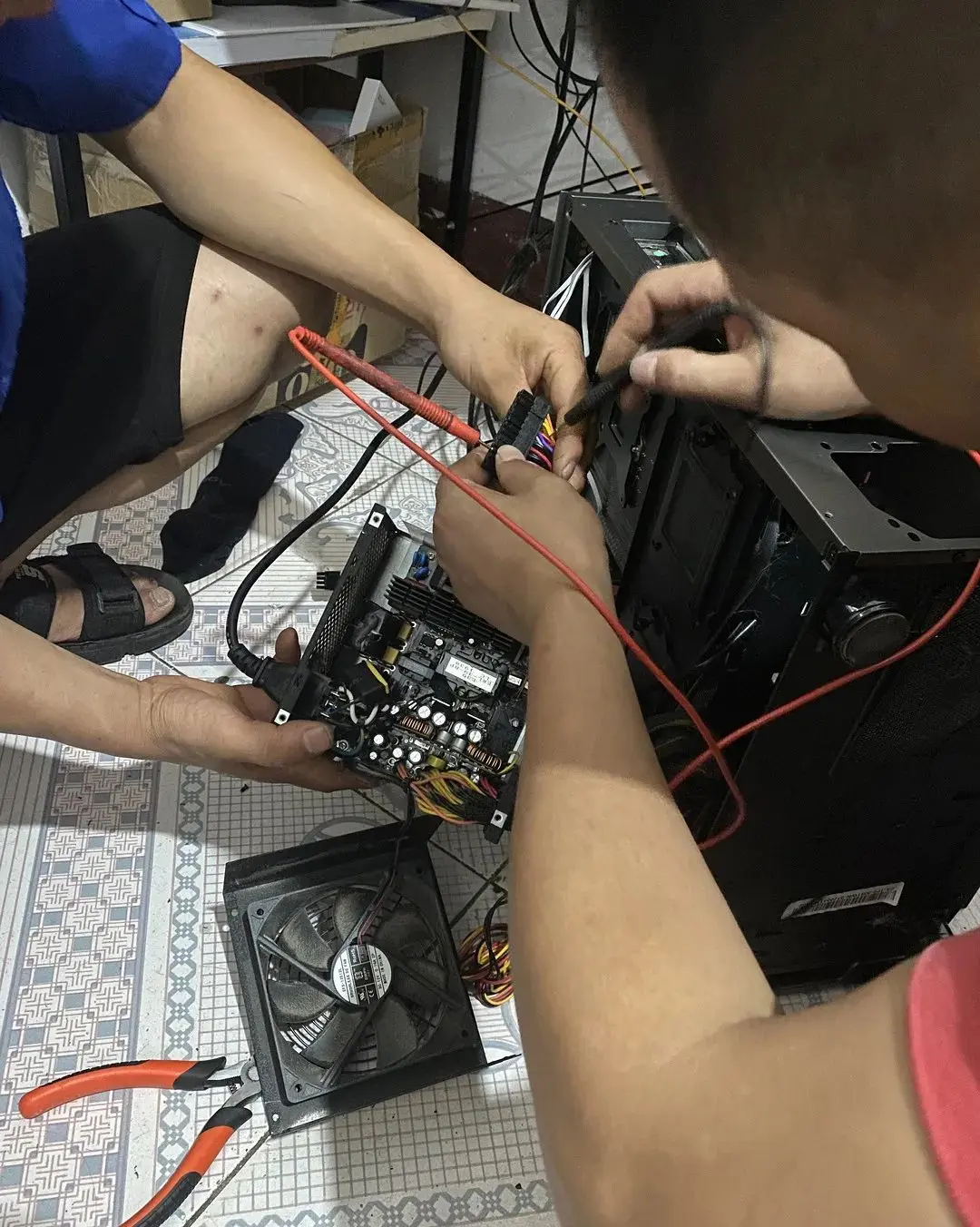 家电网都是有保险的，因为他们的问题导致的家电损坏是可以免费维修的。