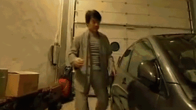 gif 训练场旁边是一个洗浴间,略显缮莼 .