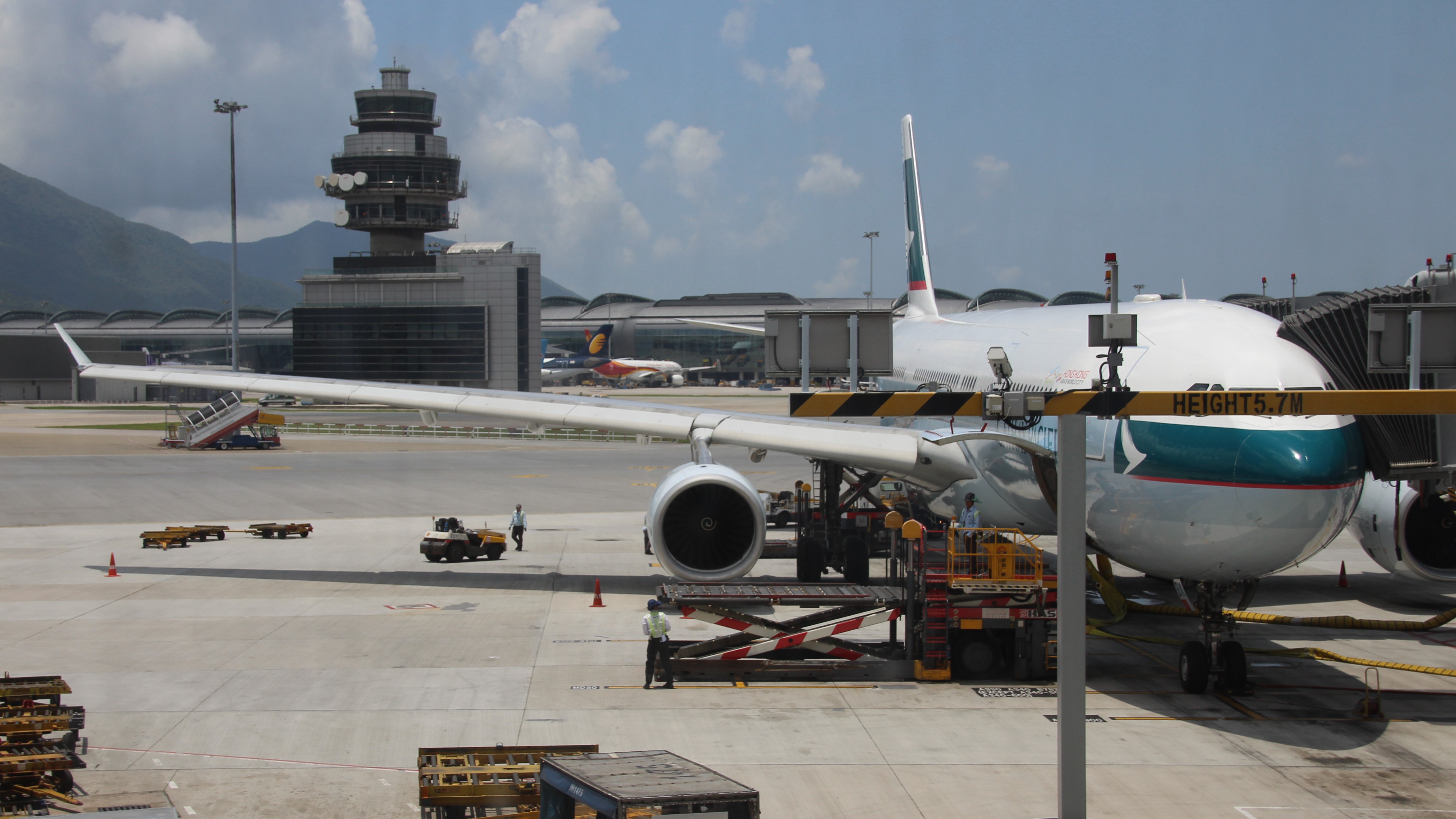 cx710抵达香港赤鱲角国际机场