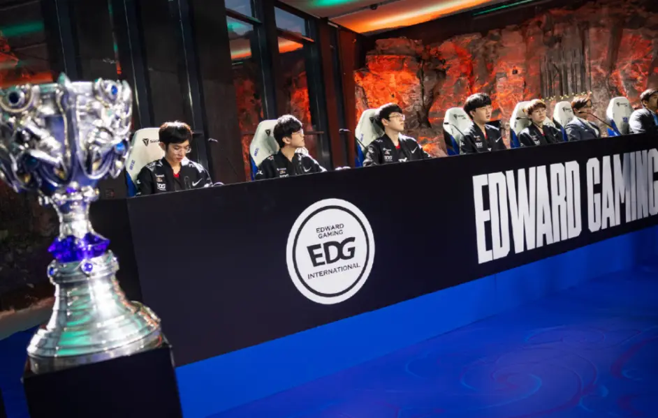 《英雄联盟》s11EDG、DK决赛海报公布！Meiko放烟雾弹，BeryL欧服数据有猫腻