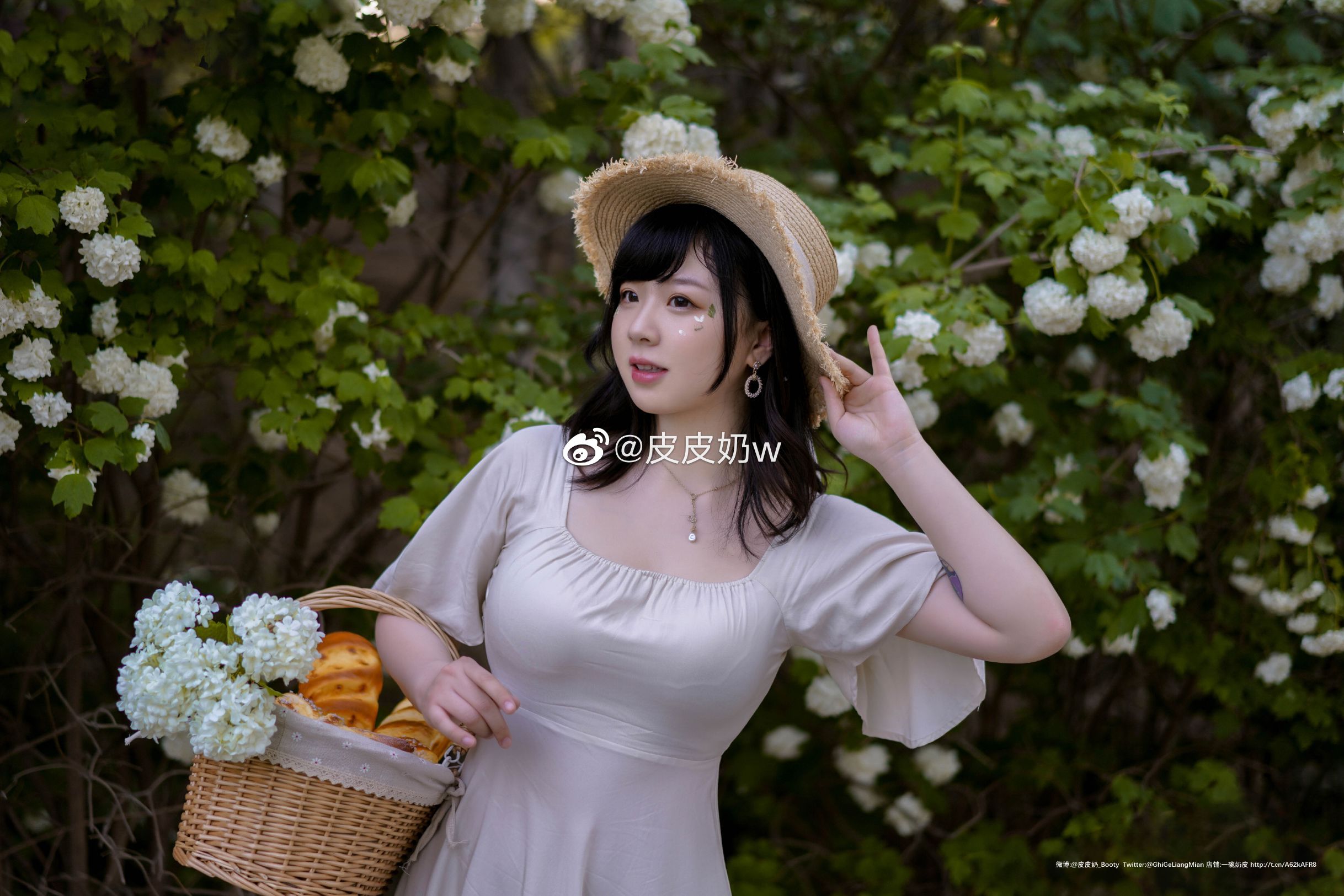 「皮皮奶w」 第四期 | 可爱丰腴的小姐姐