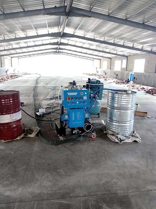 养殖场聚氨酯保温 聚氨酯喷养殖场顶棚 养殖场顶棚保温