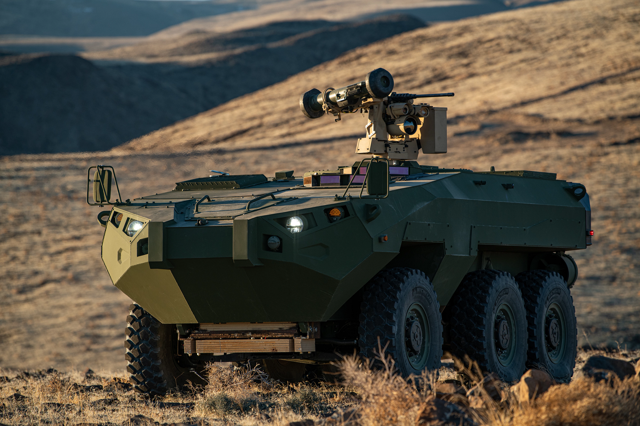 德事隆系统公司(textron)的方案是一台名为"棉口蛇"的6x6轮式步兵战车