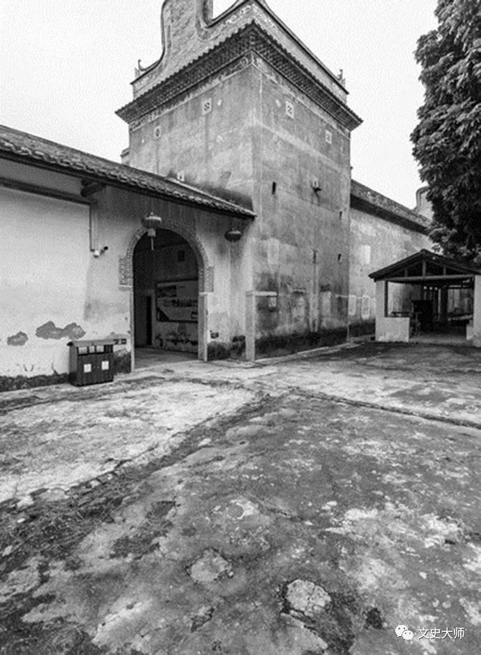 五十年代深圳老照片:深圳核心区小学竟没有操场,条件有多糟糕?