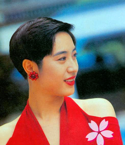 年轻时的陈法蓉太美了,如今54岁气质依旧动人,简直冻龄