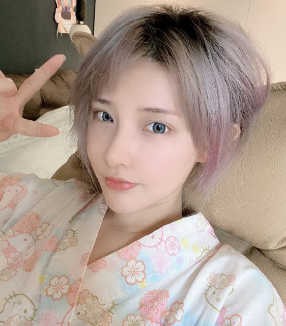 不愧是国内第一coser魔王线下照曝光离开美颜颜值依旧