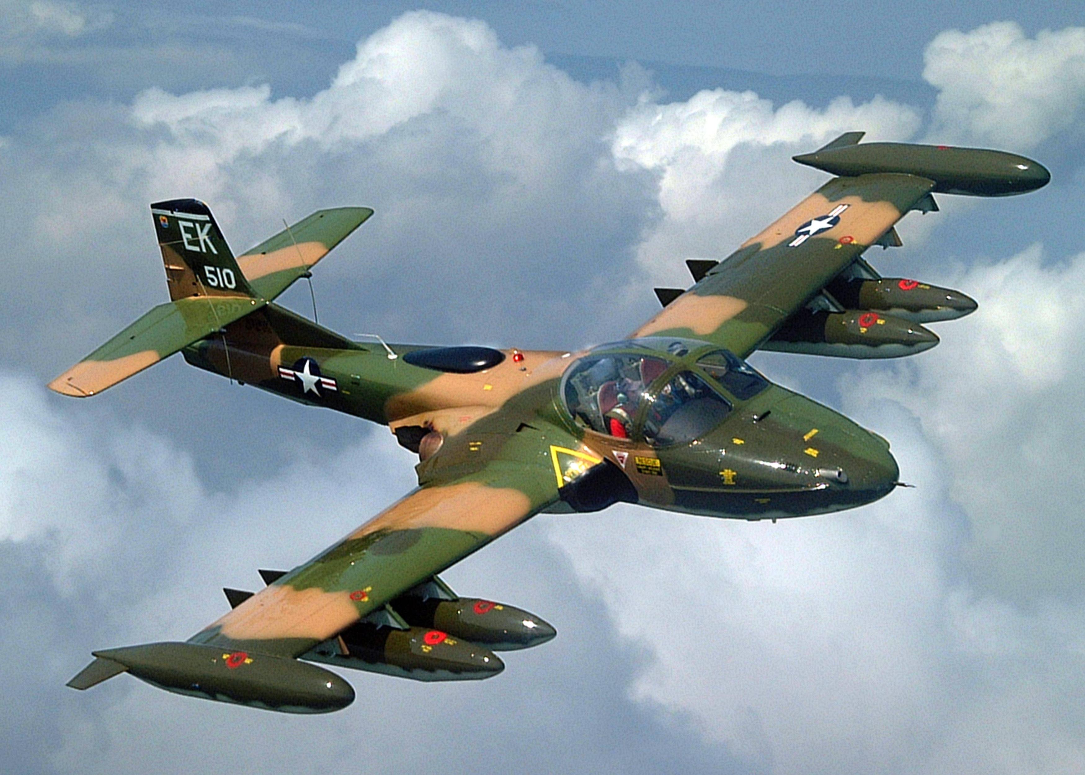 越战期间出动近两万架次的攻击机,美国a-37"蜻蜓"