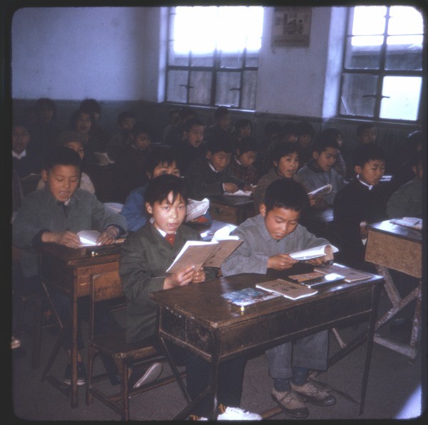 老照片美国来客拍摄的1974年上海中美关系的历史见证人
