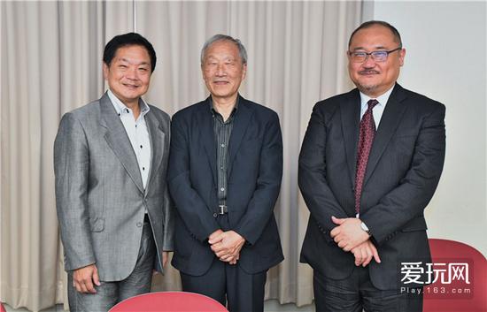 ��һ�죬�ı���Ϸ���������ү����ͷ��