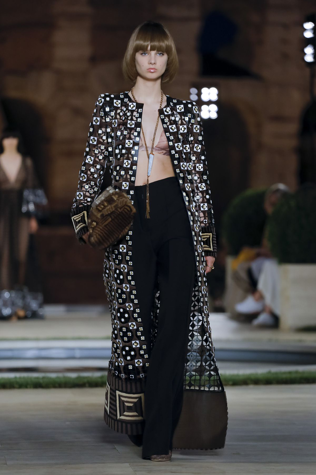老佛爷54年的长情,一任便终身——fendi 2019-2020秋冬高定系列