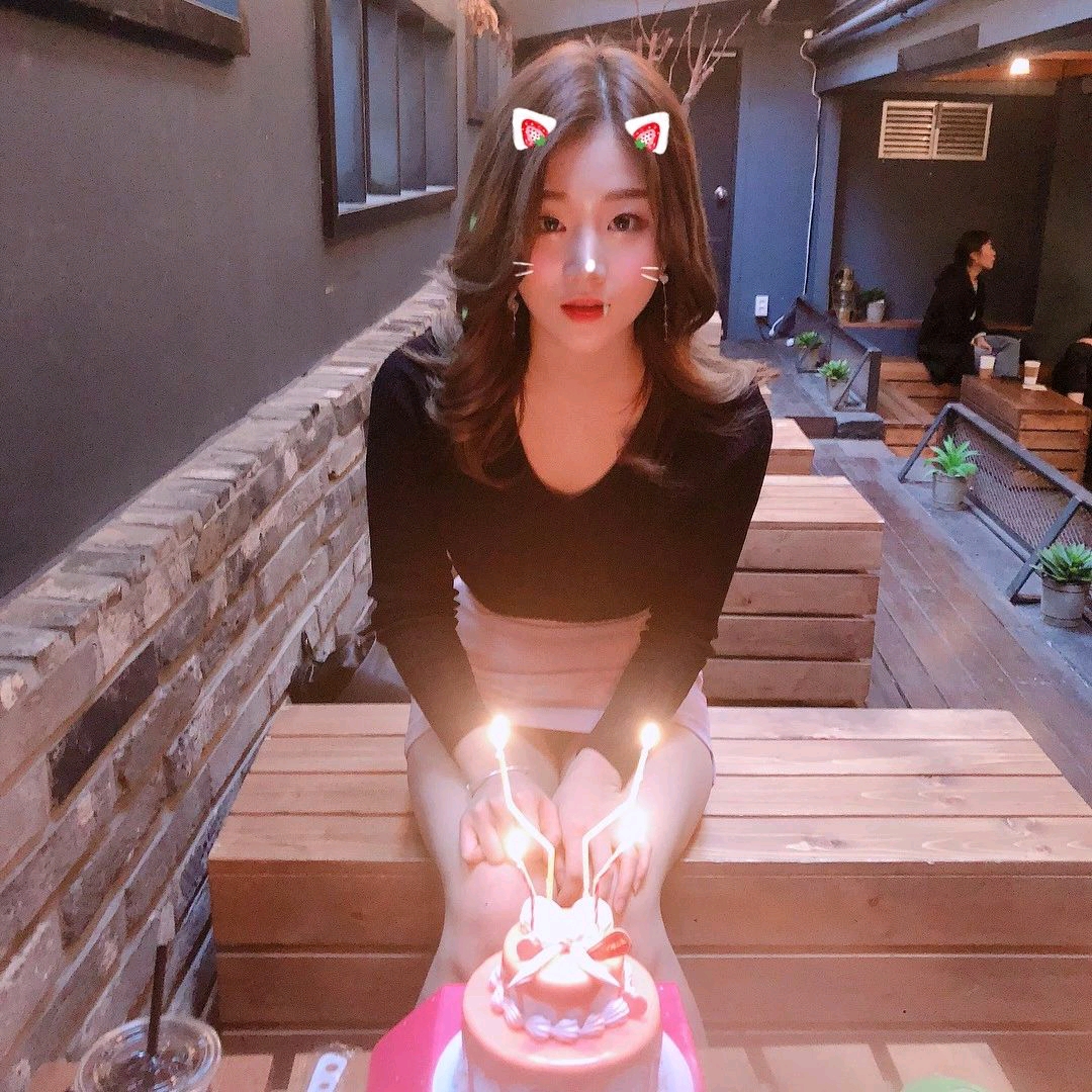 漂亮的小姐姐生日就一个人吗?