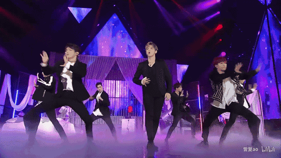 舞蹈 演唱会 560_315 gif 动态图 动图