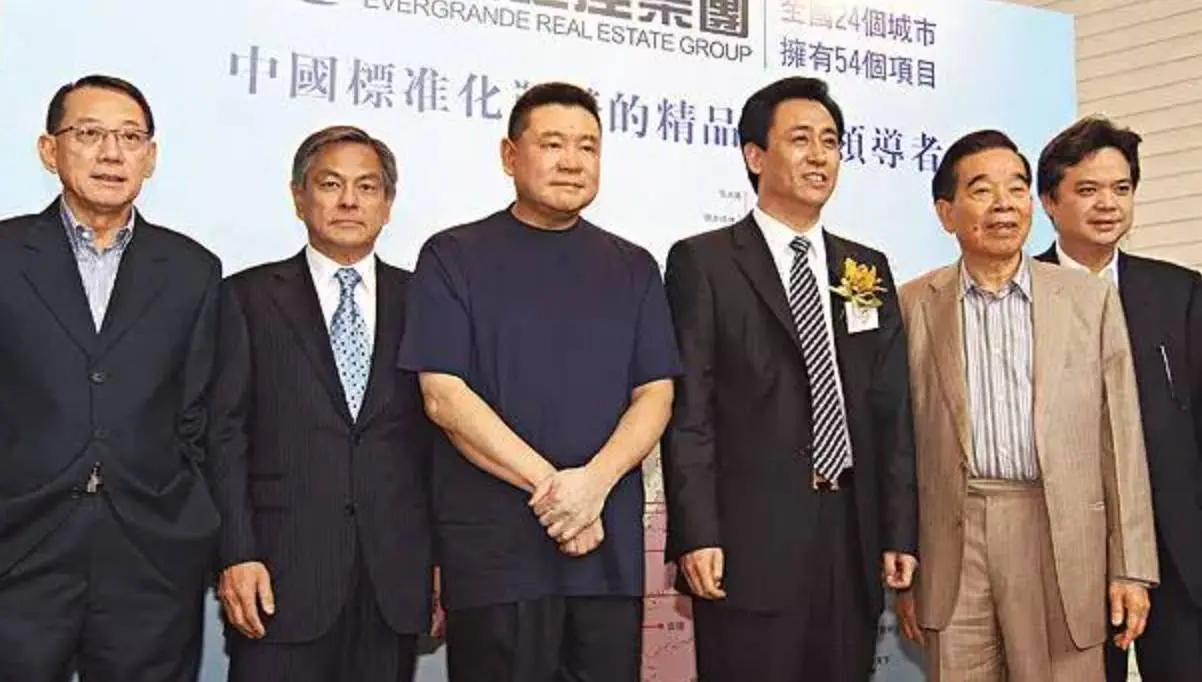 富豪们的钱可不是打打麻将就能拿走的，更何况郑裕彤位列“香港四大家族